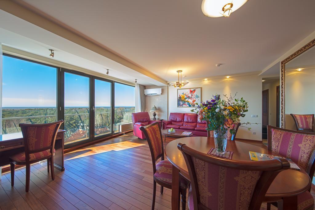 Leo Sea View